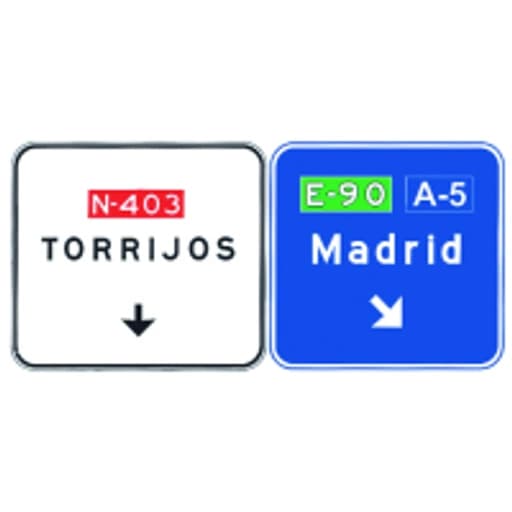 Senales sobre la calzada en carretera covencional salida inmediata hacia autopista o autovia y direccion propia