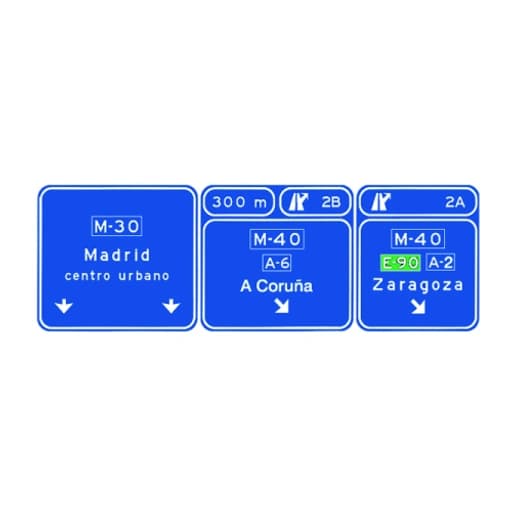 Senales sobre la calzada en autopista o autovia dos salidas inmediatas muy proximas hacia autopista o autovia y direccion propia