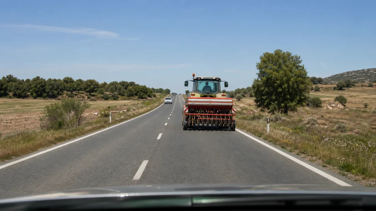 Si circula a una determinada velocidad, observa que el volante de la dirección tiene una vibración más acusada de lo normal, ¿a qué puede ser debido?