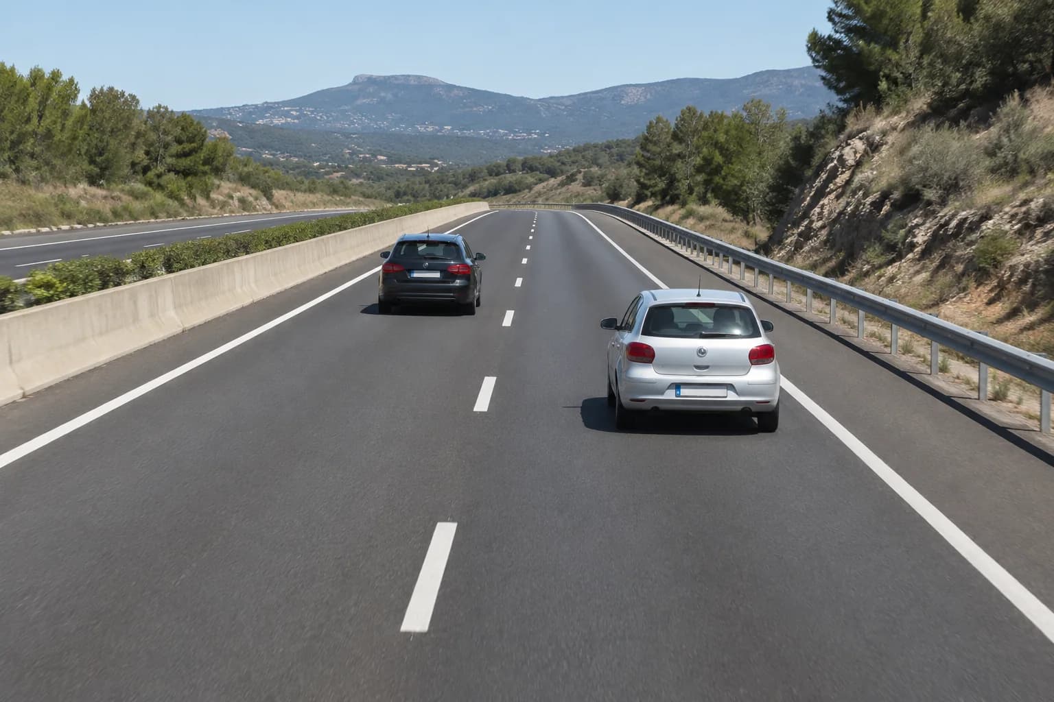 Outside a built-up area, the black car in the left lane has finished overtaking. It can safely return to the right lane, and neither traffic nor road conditions justify staying on the left. May it normally remain in that lane?