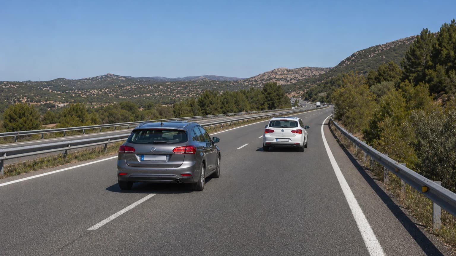 ¿En qué momento debe volver al carril derecho un conductor tras un adelantamiento?