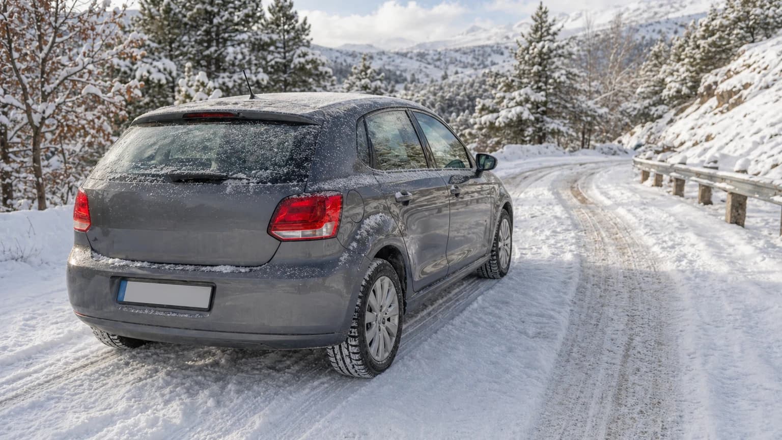 ¿Por qué es complicado poner en marcha el vehículo cuando se encuentra sobre nieve?