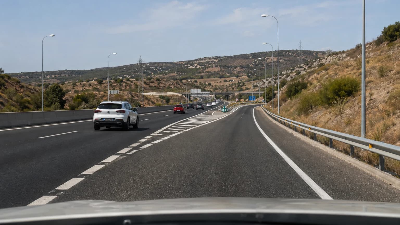 ¿Puede circular con su camión por una vía que tiene en la entrada esta señal?