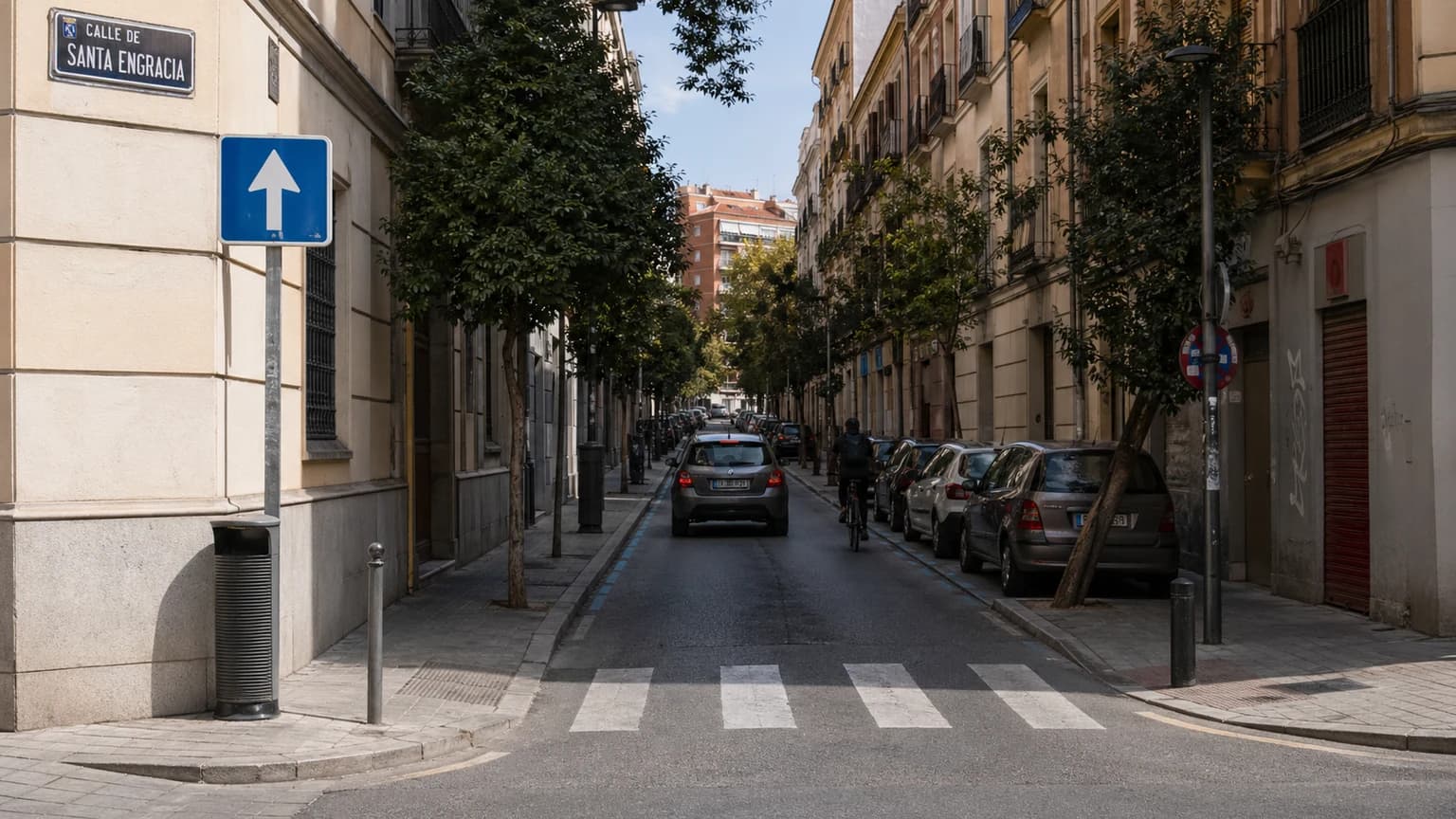 Un turismo que lleve esta señal de minusválido, ¿puede circular por un carril VAO?