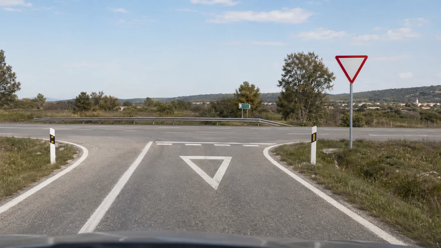 Circula con un turismo con remolque, ¿puede entrar en una vía con esta señal?