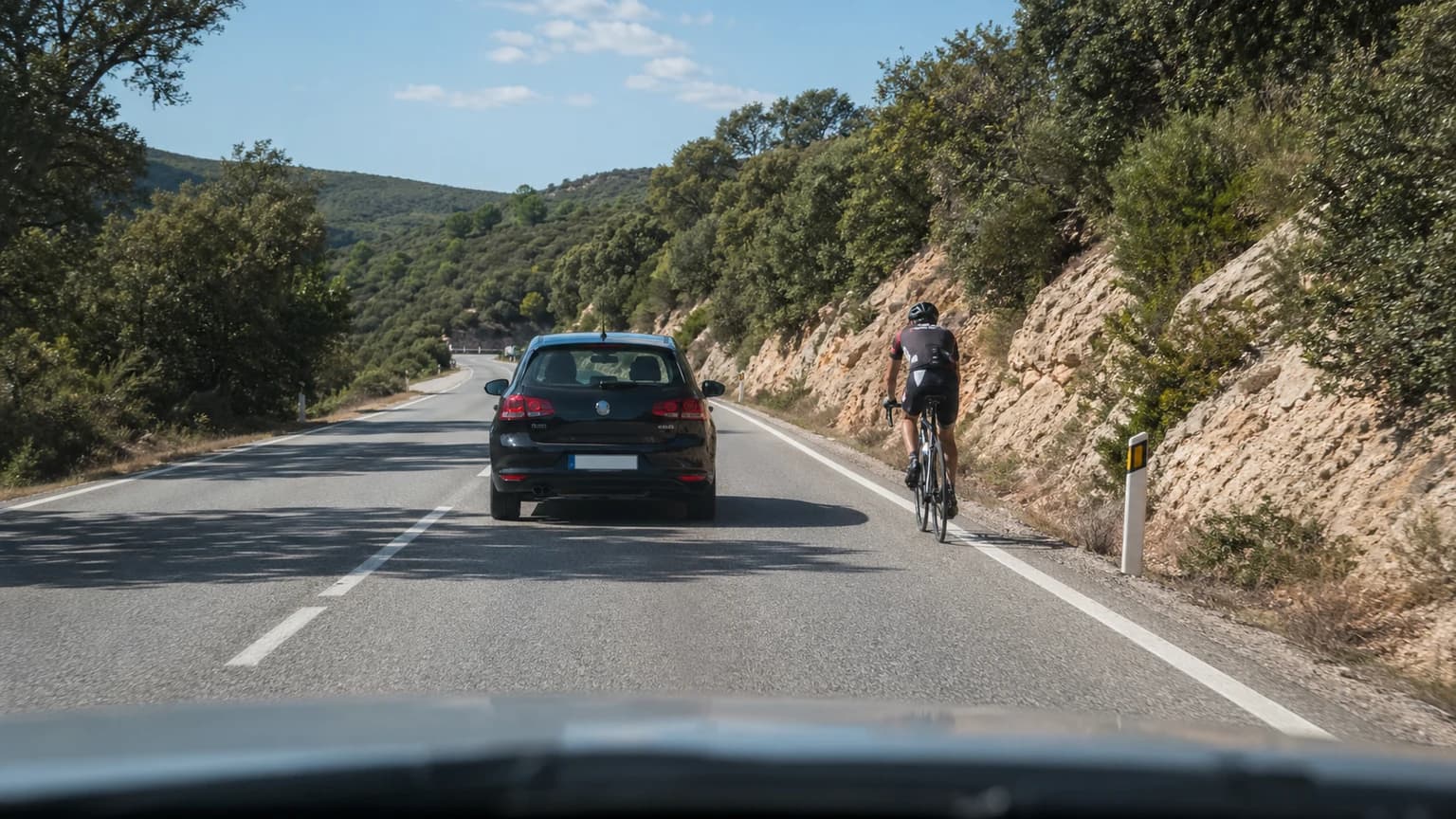 Al adelantar a un ciclista con un turismo conviene: