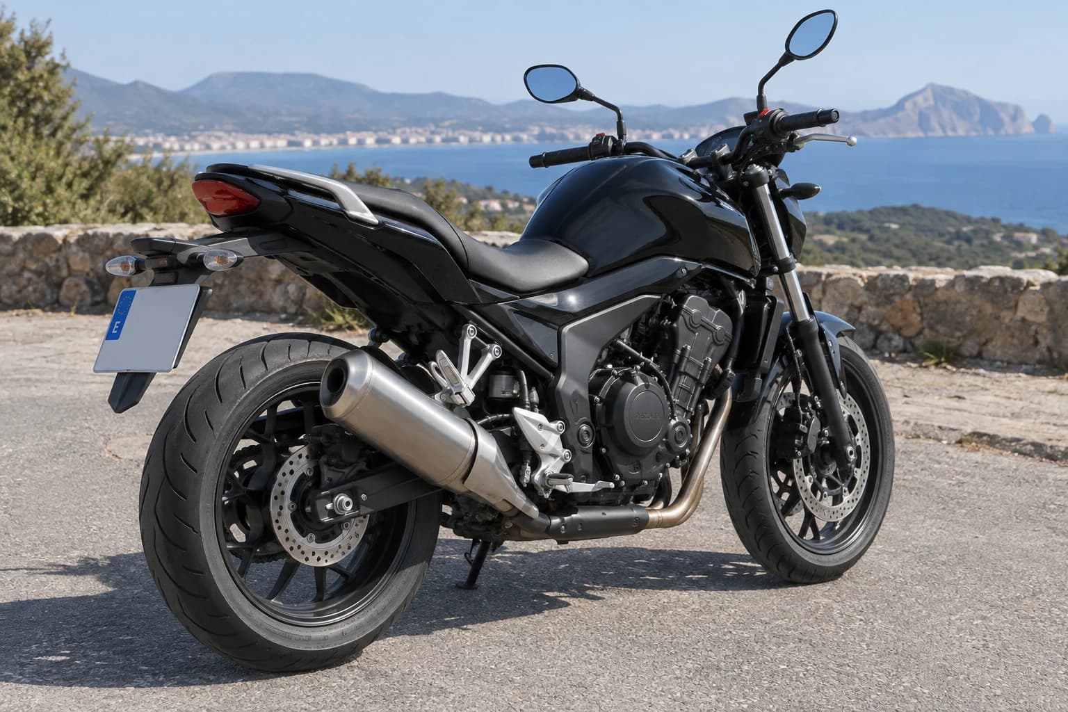 Una motocicleta tiene el silenciador averiado e ineficaz y produce ruidos molestos. ¿Puede circular normalmente en esas condiciones?
