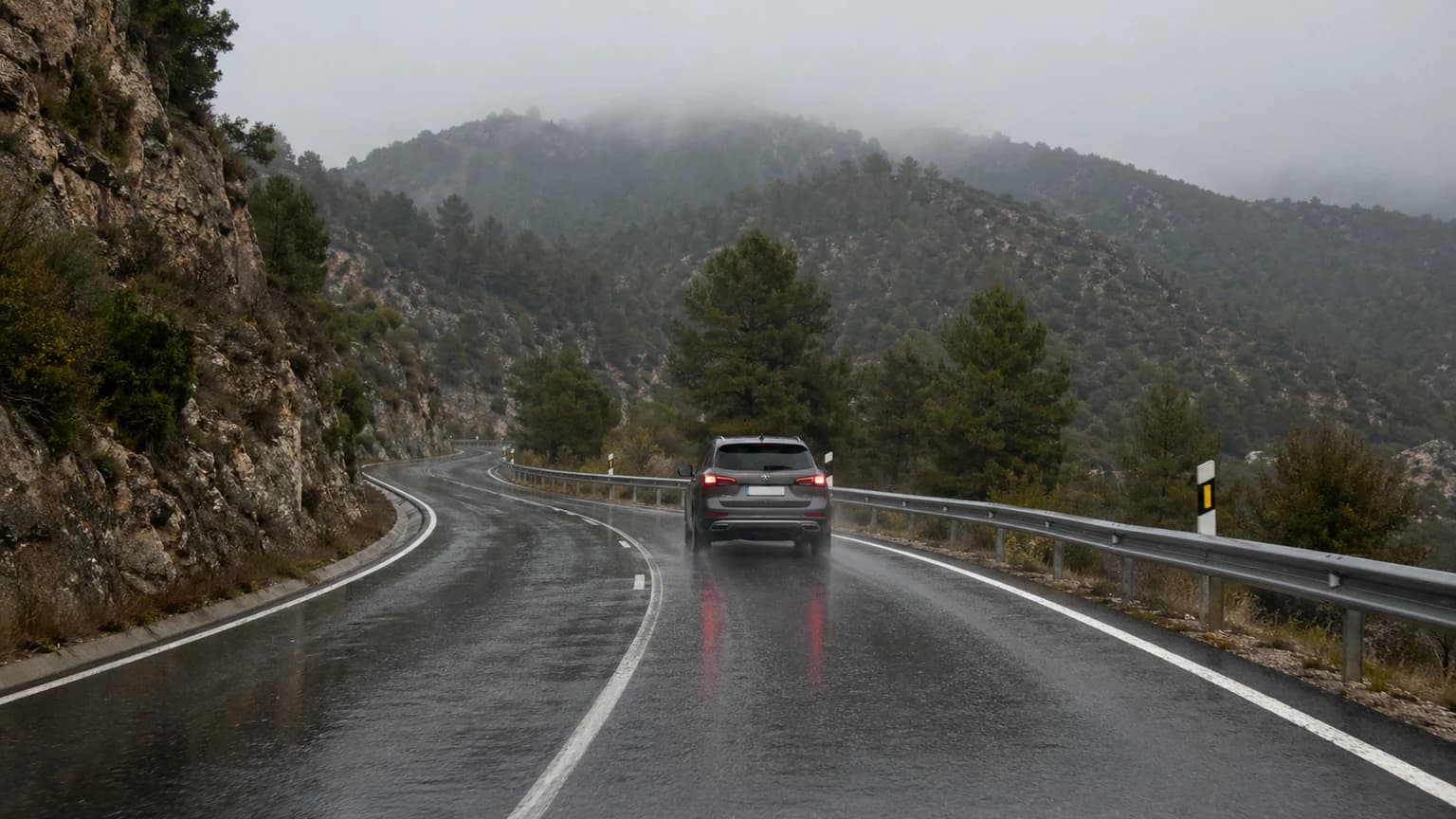 Conduciendo un camión observa una señal y debajo el panel que se observa en la fotografía. ¿Le afecta la señal?